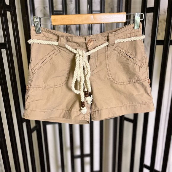Tan Shorts with White Rope Belt - Size 25 - Perfect for Summer - Picture 1 of 3